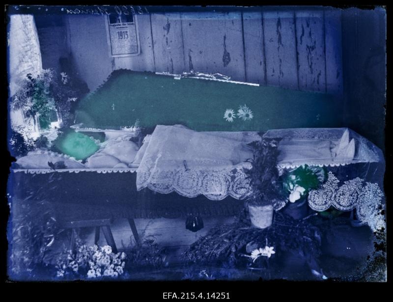 Surnu kirstus, (foto tellija Keerian).