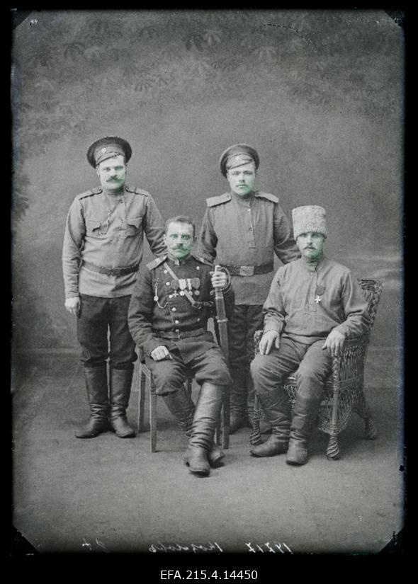 Grupp sõjaväelasi, (foto tellija Kosloff [Koslov, Kozlov]).