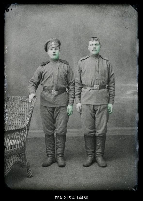 Kaks sõjaväelast, (foto tellija Nasaroff [Nasarov, Nazarov]).