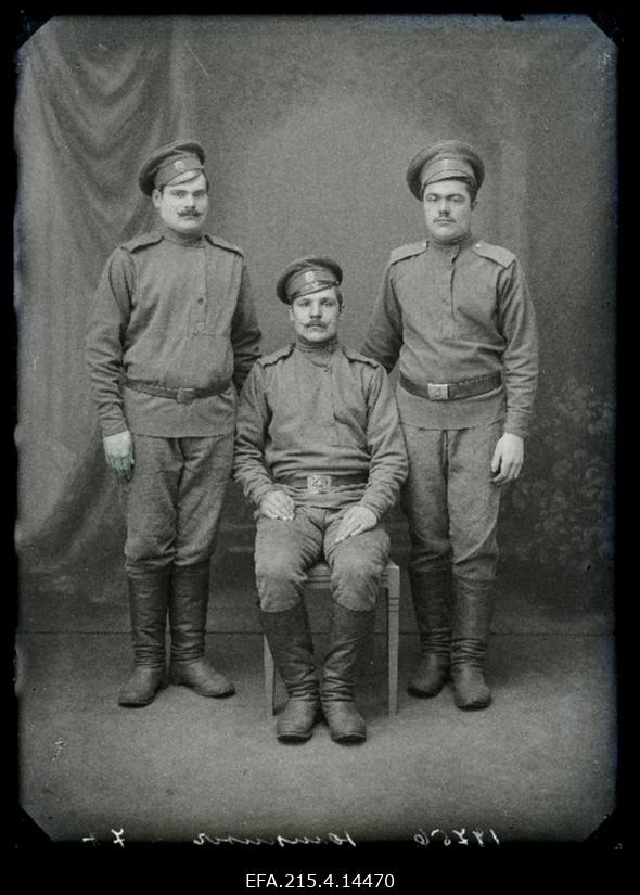 Grupp sõjaväelasi, (foto tellija Juschkin [Juškin]).
