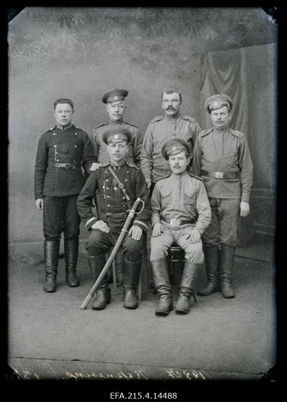 Grupp sõjaväelasi, (foto tellija Karpenko).