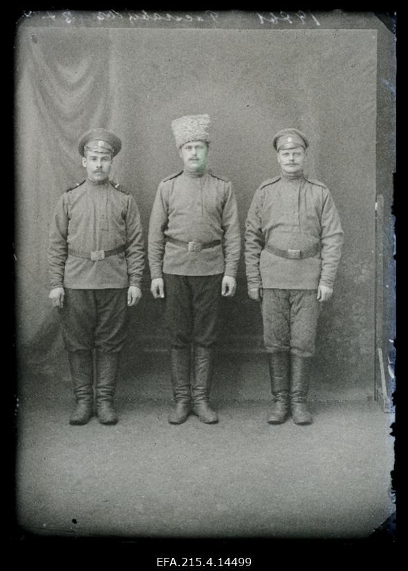 Grupp sõjaväelasi, (foto tellija Roslawzeff [Roslavtsev]).