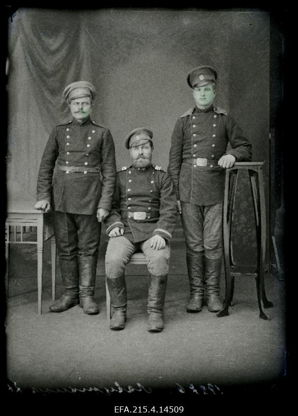 Grupp sõjaväelasi, (foto tellija Lawuschkin [Lavuškin]).