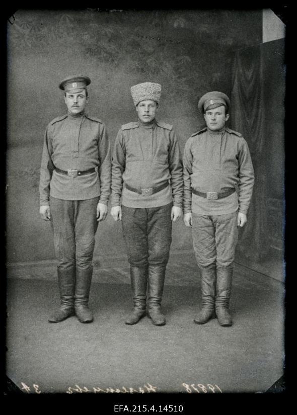 Grupp sõjaväelasi, (foto tellija Kazemtsew [Kazemtsev]).