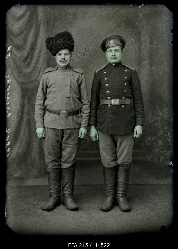 Kaks sõjaväelast, (foto tellija Sjagloff [Sjaglov]).