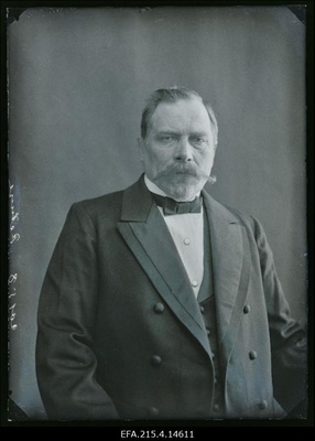 Patune.  similar photo