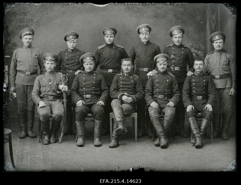 Grupp sõjaväelasi, (foto tellija Antoninko [Antonenko]).