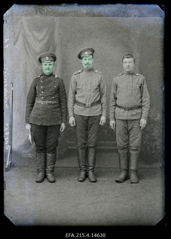 Grupp sõjaväelasi, (foto tellija Petscherski [Petšerski]).