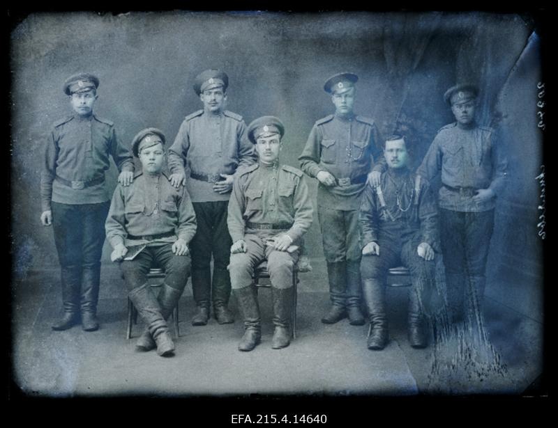 Grupp sõjaväelasi, (foto tellija Miljajeff [Miljajev]).