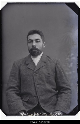 Hans Iischmidt [Ischmidt].  similar photo