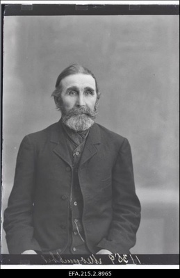 Vanahärra Meomuttel.  similar photo