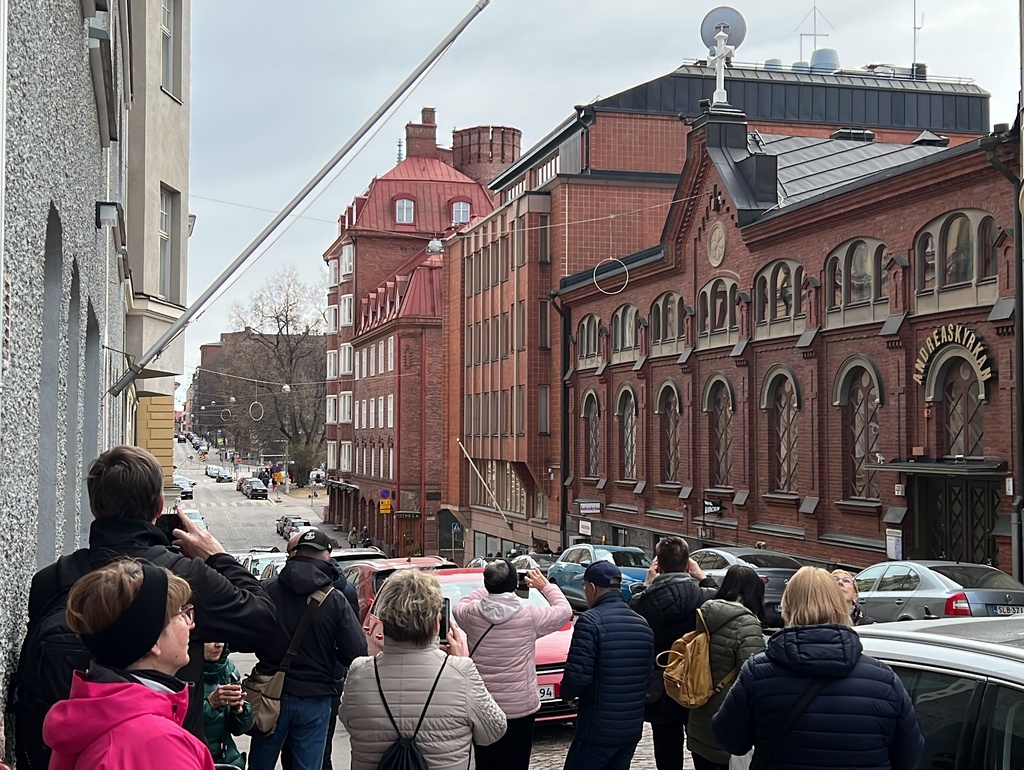 Näkymä Korkeavuorenkatua pitkin alas kohti Ullanlinnaa. rephoto