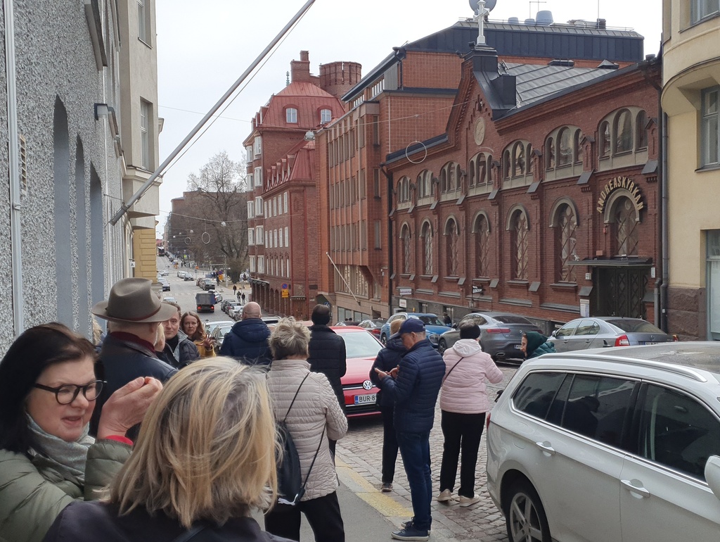 Näkymä Korkeavuorenkatua pitkin alas kohti Ullanlinnaa. rephoto