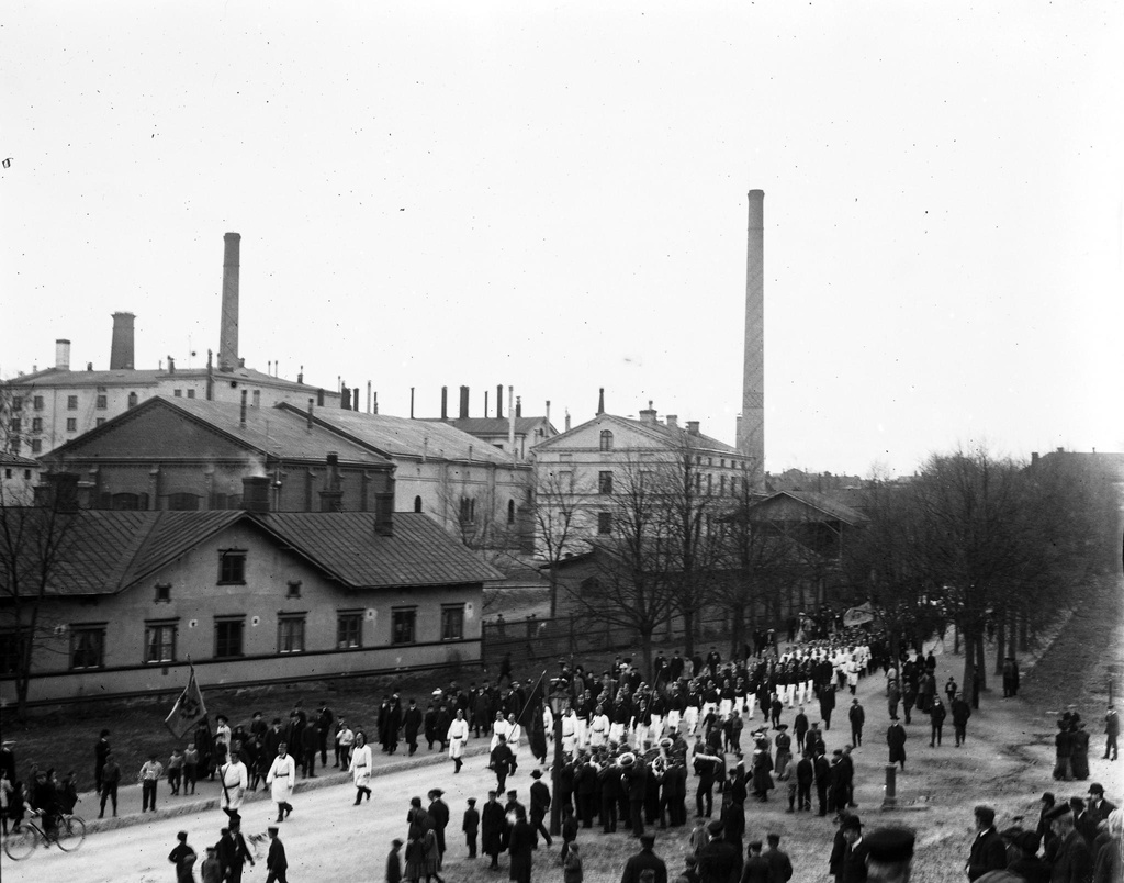 (Frivilliga?) brandkårens parad. (1890-1910)