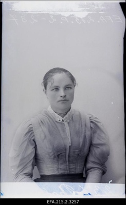 Marie Thalmann [Talman, Taalmann].  similar photo