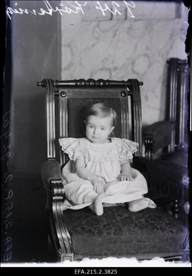 Kõrtsmiku laps.  similar photo