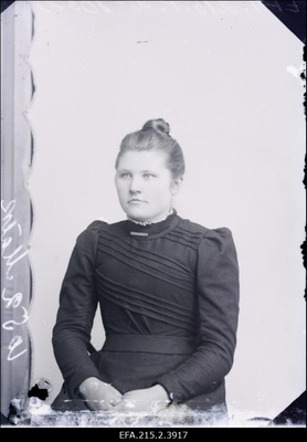 Marie Mälk Uue-Antsla mõisast.  similar photo