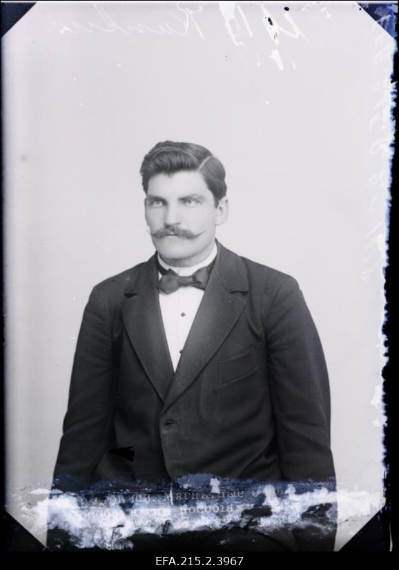 Kuntus Helme kihelkonnast, Tõrva asulast.