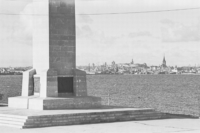 Tallinna vaade. Obelisk "Jääretk".