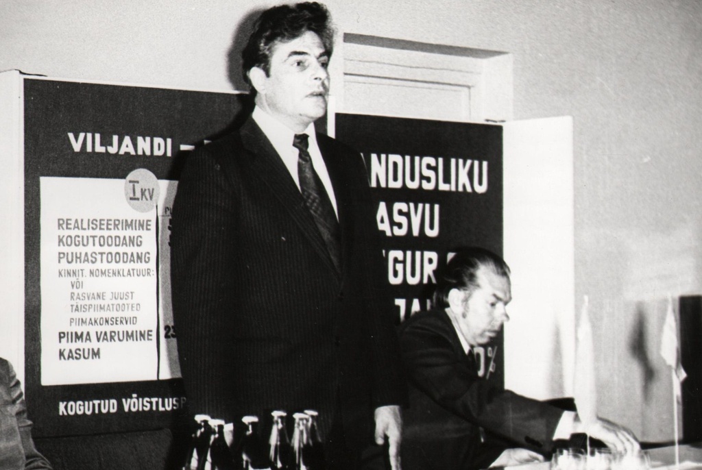 ENSV piimandusveteranide IV kokkutulek Viljandis. Esineb EKP Viljandi raj. komitee II sekretär Vello Mäe.