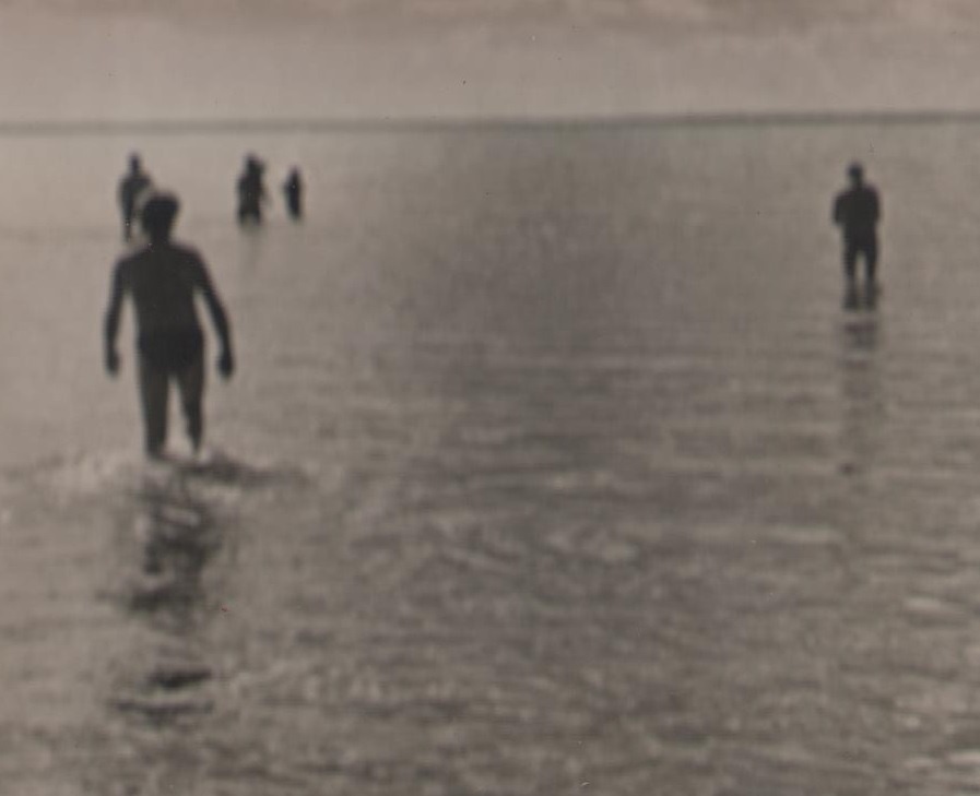 Tartu Lihakombinaadi töötajad veedavad vaba aega kollektiivselt, meres suplemas