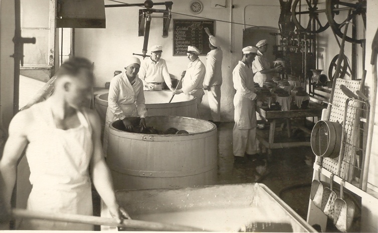 Juustu valmistamine algab õppemeierei juustulas