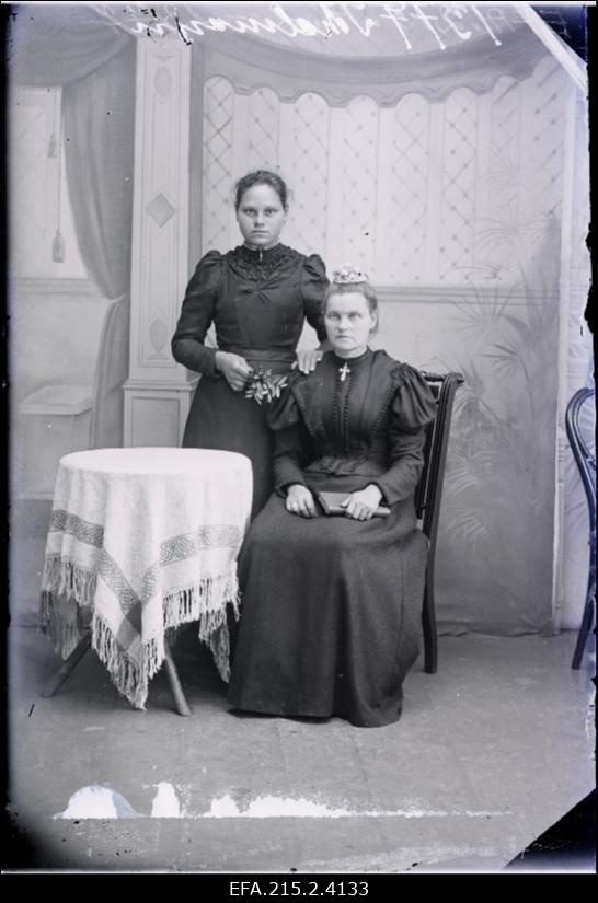 Liisa Thalmann [Taalmann] emaga.