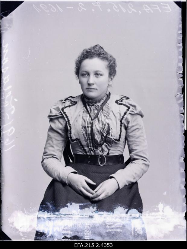 Ella Tõllason [Tõllasson] Paistu kihelkonnast, Tuhalaane vallast.