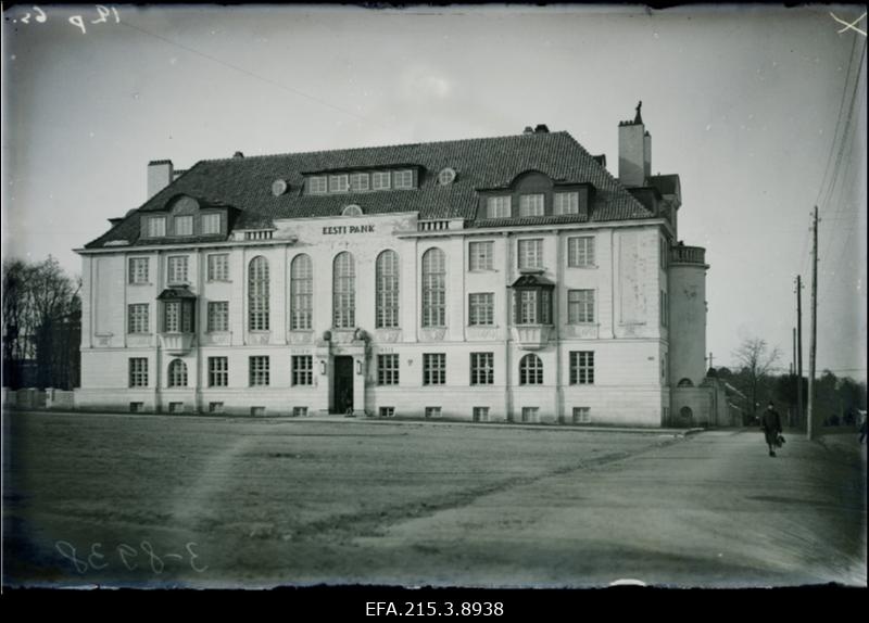 Vaade Eesti Panga Viljandi osakonna hoonele.