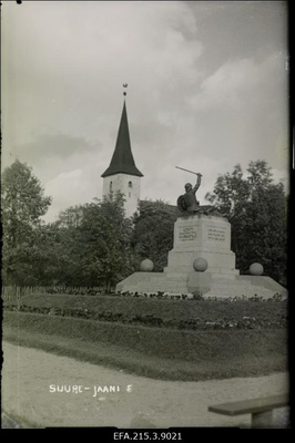 Vaade Vabadussõjas langenute mälestussambale Suure-Jaanis.  duplicate photo