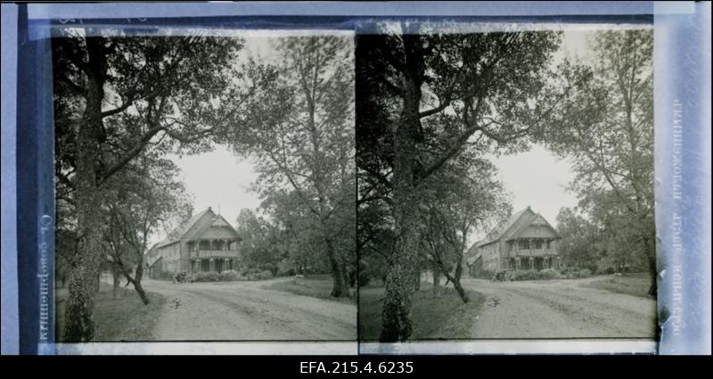 Vaade Turistide Kodu hoonele Pühajärvel.