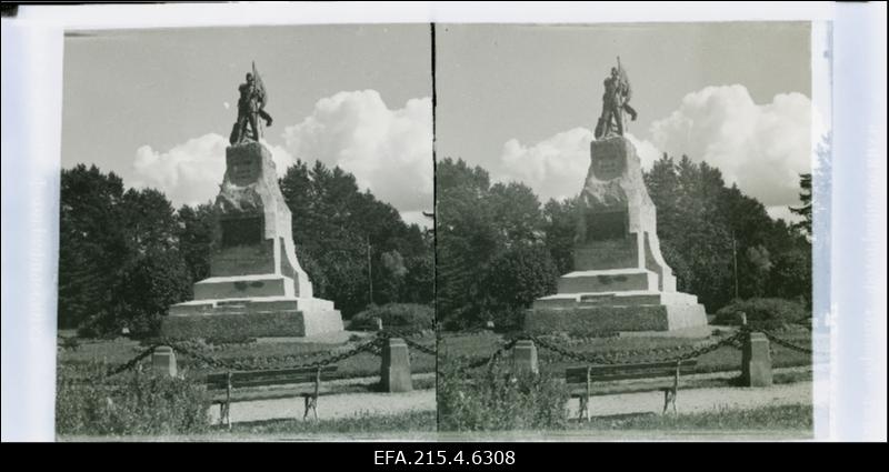 Mälestussammas Vabadussõjas langenuile Narva-Jõesuus.