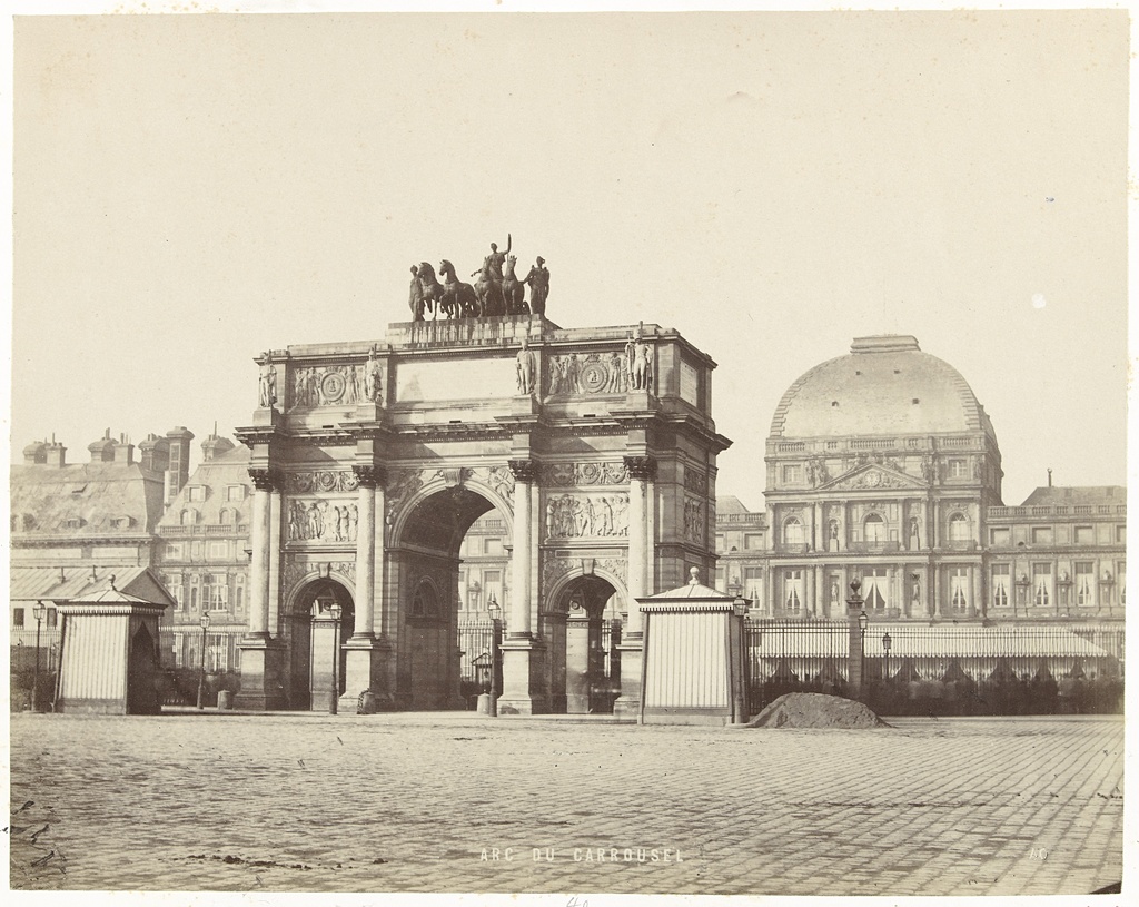 Arc du Carrousel, met het Louvre op de achtergrond