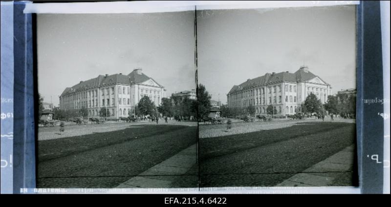 Vaade Tallinna Tütarlaste Kommertskooli hoonele.