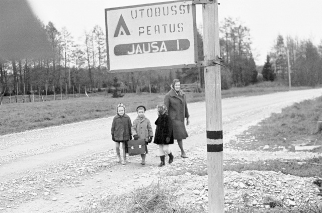 Hiiumaa. Lapsed kooliteel.