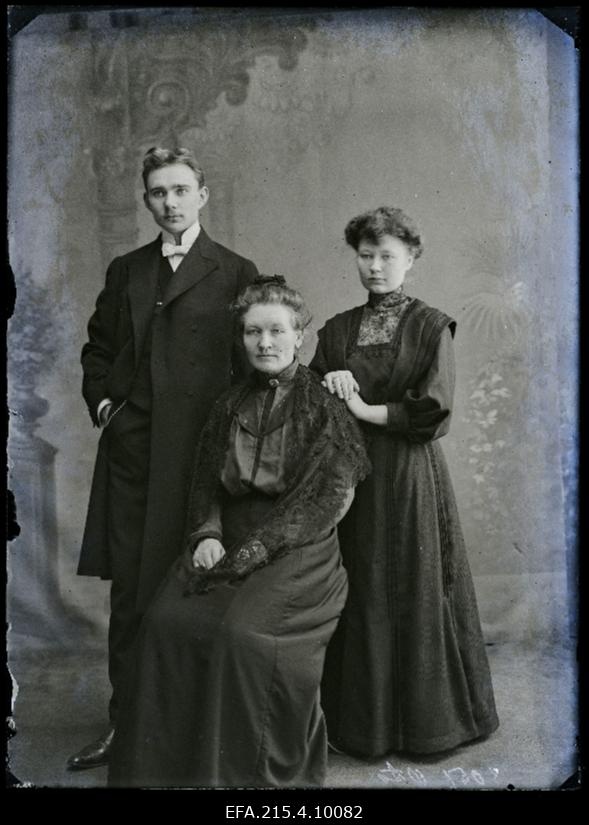 Grupp inimesi, (foto tellija Ots).