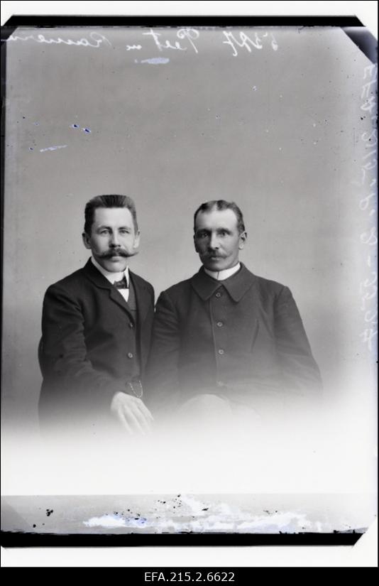 Kaks meest, (foto tellija Peet).