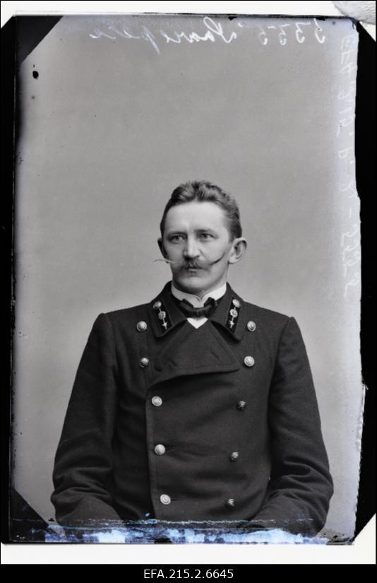 Riigiametnik Saarepera.