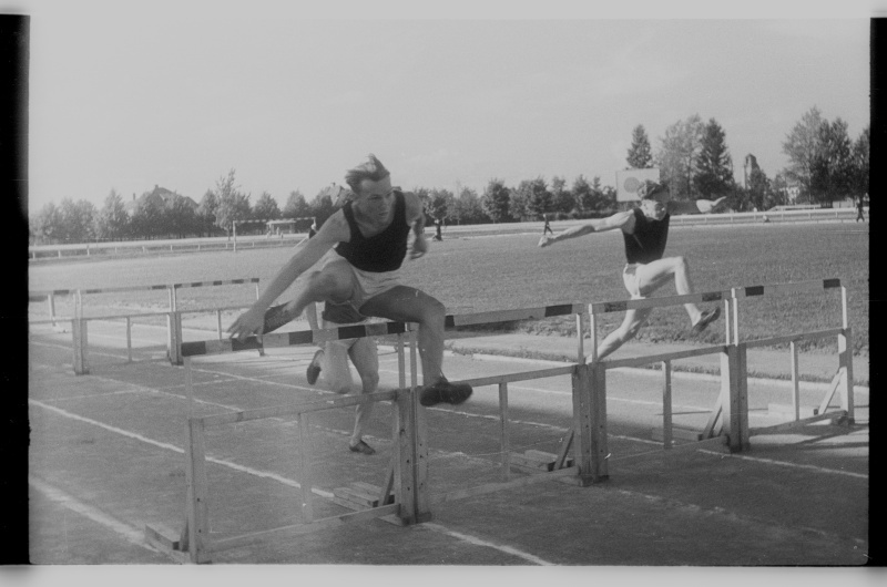 Tõkkejooksjad Tartus Tamme staadionil