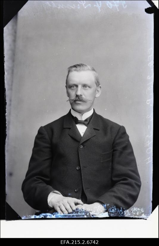 Viljandi maakoguduse köster ja organist Jaak Siimer.