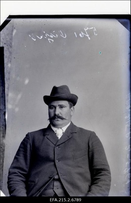 Oissar.  similar photo