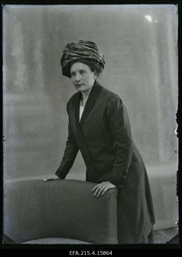 Lohk, Elfriede - Viljandi õmbleja ja moelooja, moeuudiste propageerija karskusseltsi Vabadus kõneõhtutel.