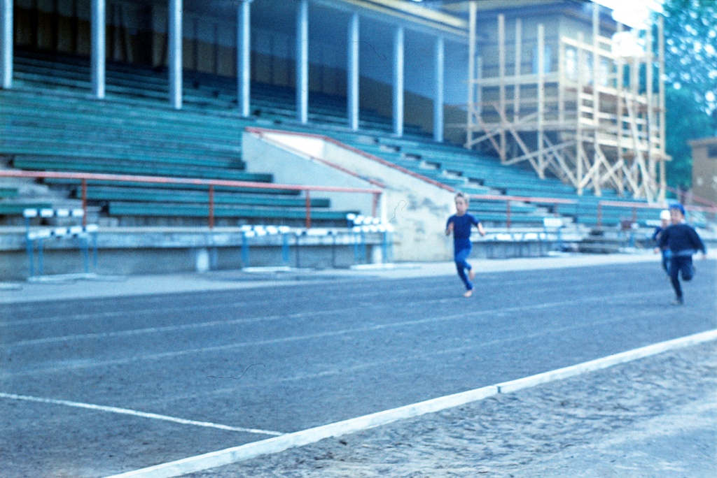 Tartu II Lastepäevakodu spordivõitlused Tamme staadionil, juuni 1976