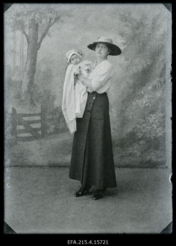 Naine lapsega, (foto tellija Anders).