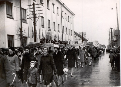 Foto.SSOR 50. aastapäeva demonstratsioon Võrus 7. novembril 1967.a.  similar photo