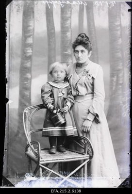 Maasepp tütrega.  similar photo