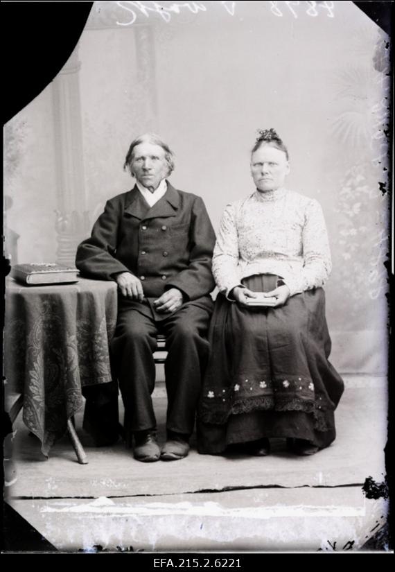 Iwask (Ivask) naisega.