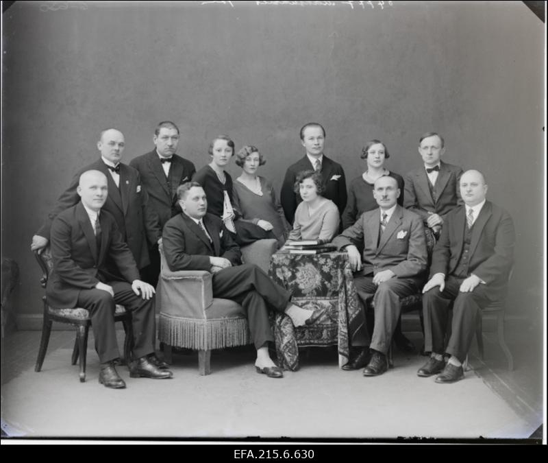 Majandusministeeriumi Viljandi maksuameti personal.