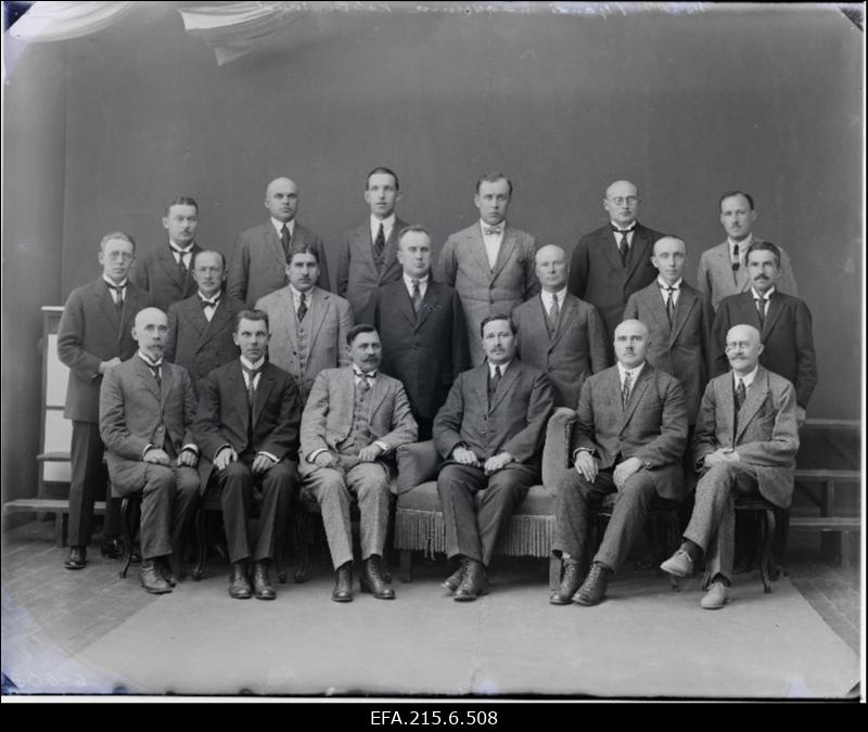 Viljandi maakonna rahukohtunikud.