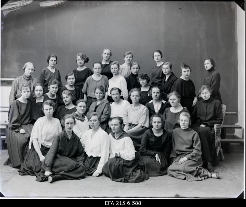 Viljandi pedagoogilistest kursustest osavõtjad.